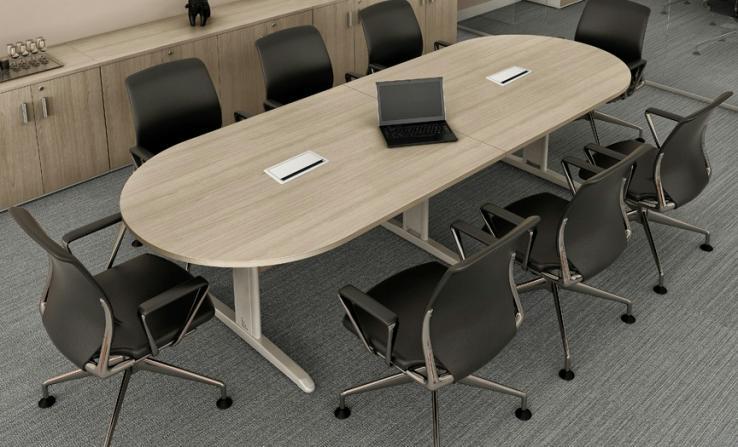 Mesa de reunião oval